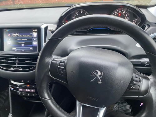 Peugeot 208 image