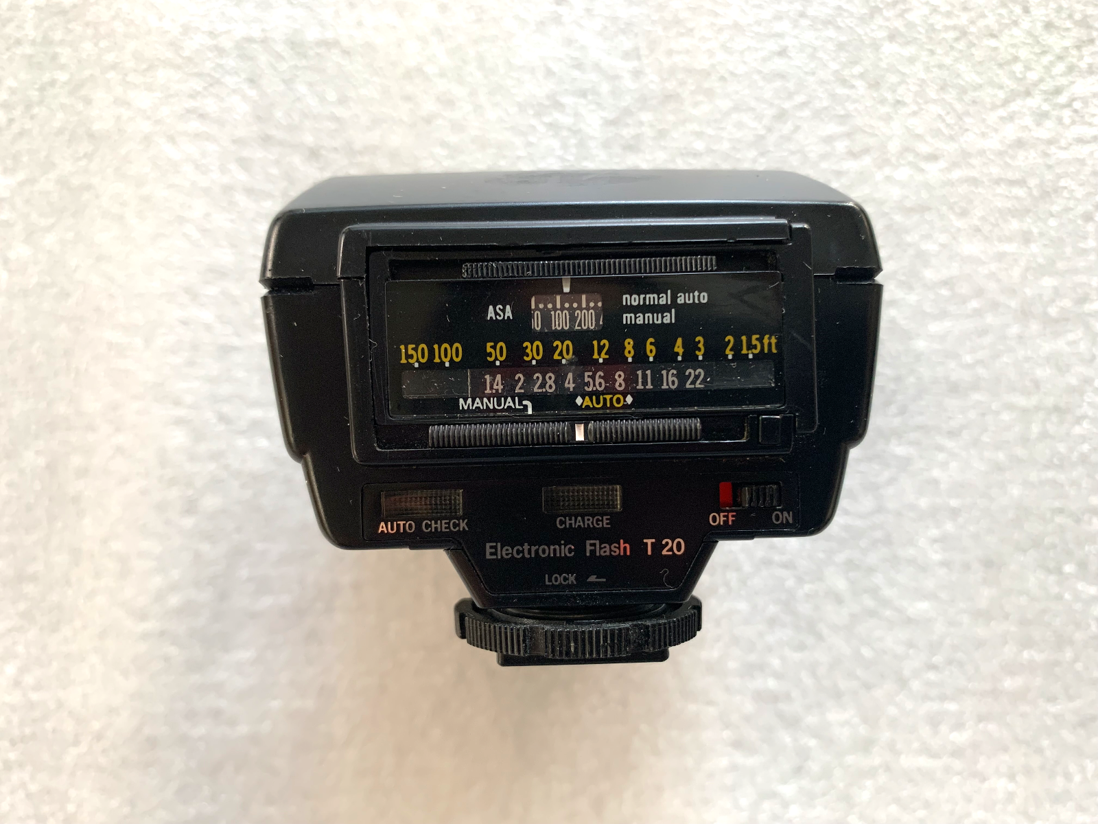 Olympus OM System Electronic Flash T 20 for OM2 Shoe Mount With Case