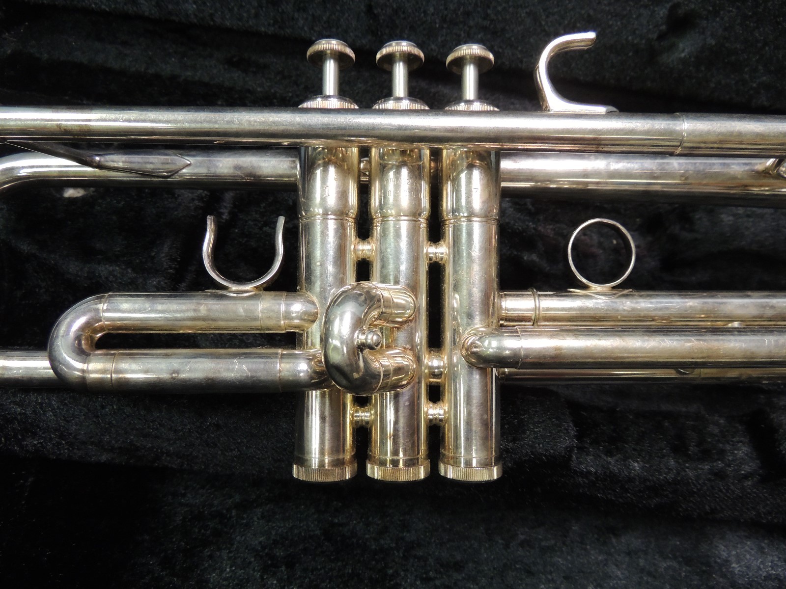 Pre-Owned Yamaha Silver Trumpet #YTR-4325S W/Case & Vincent Bach 5S Mouthpiece