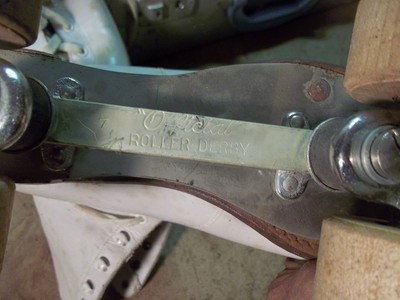 Old Roller Derrby Official Ladies Wood Wheel  Roller Skates in Case Size 7
