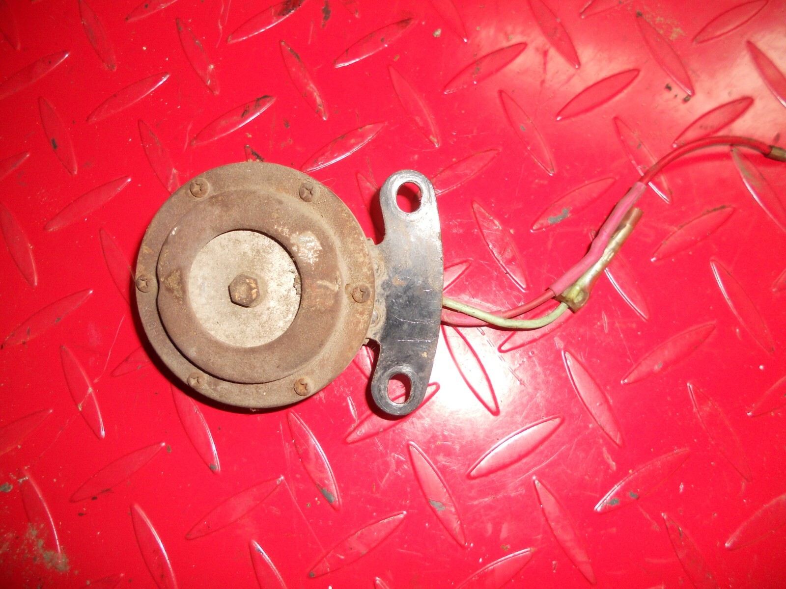 ほるん ほわっと光る！電球ライト | IP4 Inc. アイピーフォー株式会社