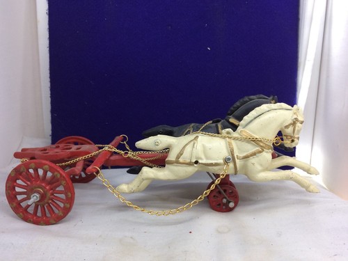 VINTAGE CAST IRON TOY HORSE DRAWN FIRE HOSE WAGON WITH TWO MEN