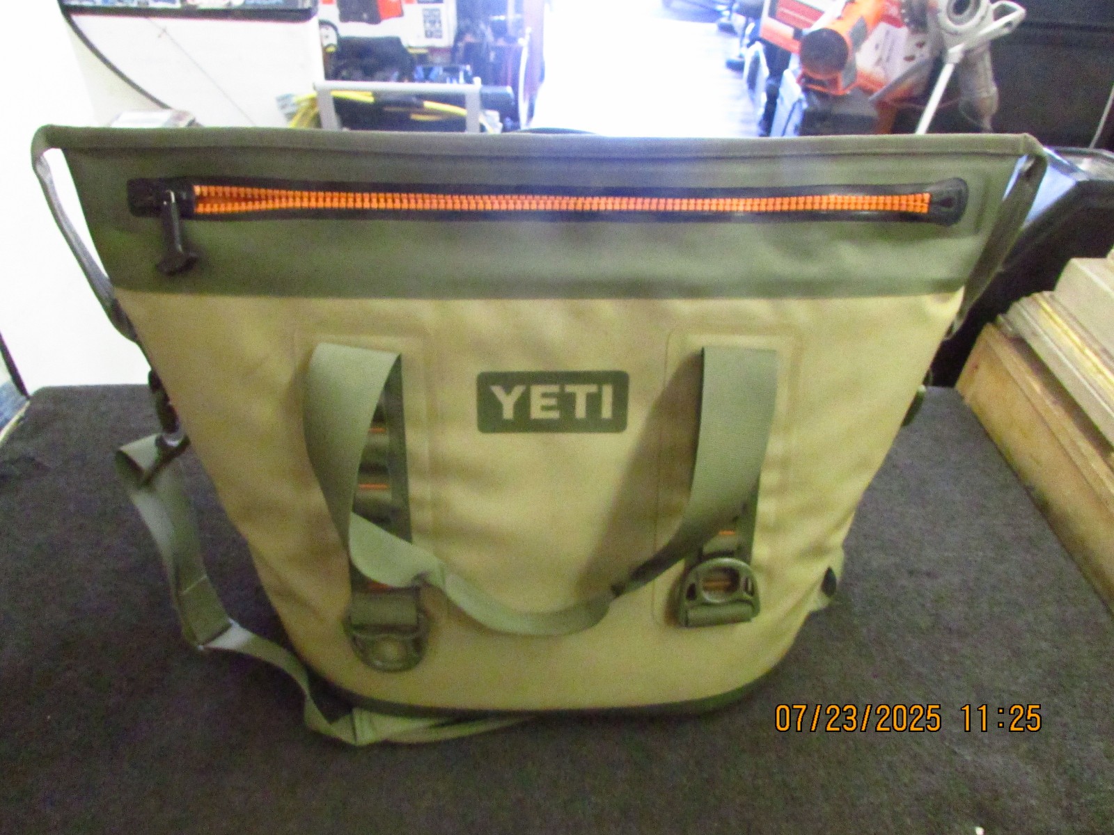 その他 YETI HOPPER TWO 30 YETI Hopper Two 30 in Field Tan and Blaze Orange – Country