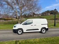 VAUXHALL COMBO-E 2300 100kW 50kWh DYNAMIC AUTOMATIC L1 VAN 71 REG 12,800 MILES