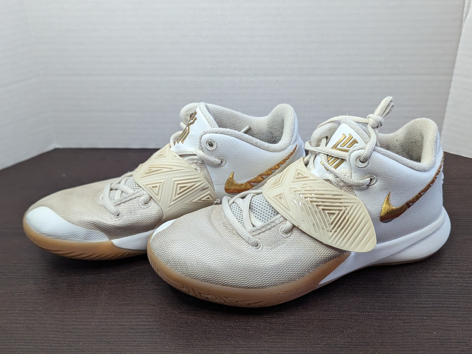 kyrie flytrap 3 est 1992