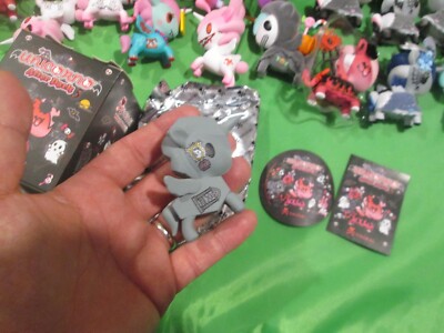 TOKIDOKI UNICORNO AFTER DARK 5 LITTLE ZOMBIE HALLOWEEN STICKER COMPLETE