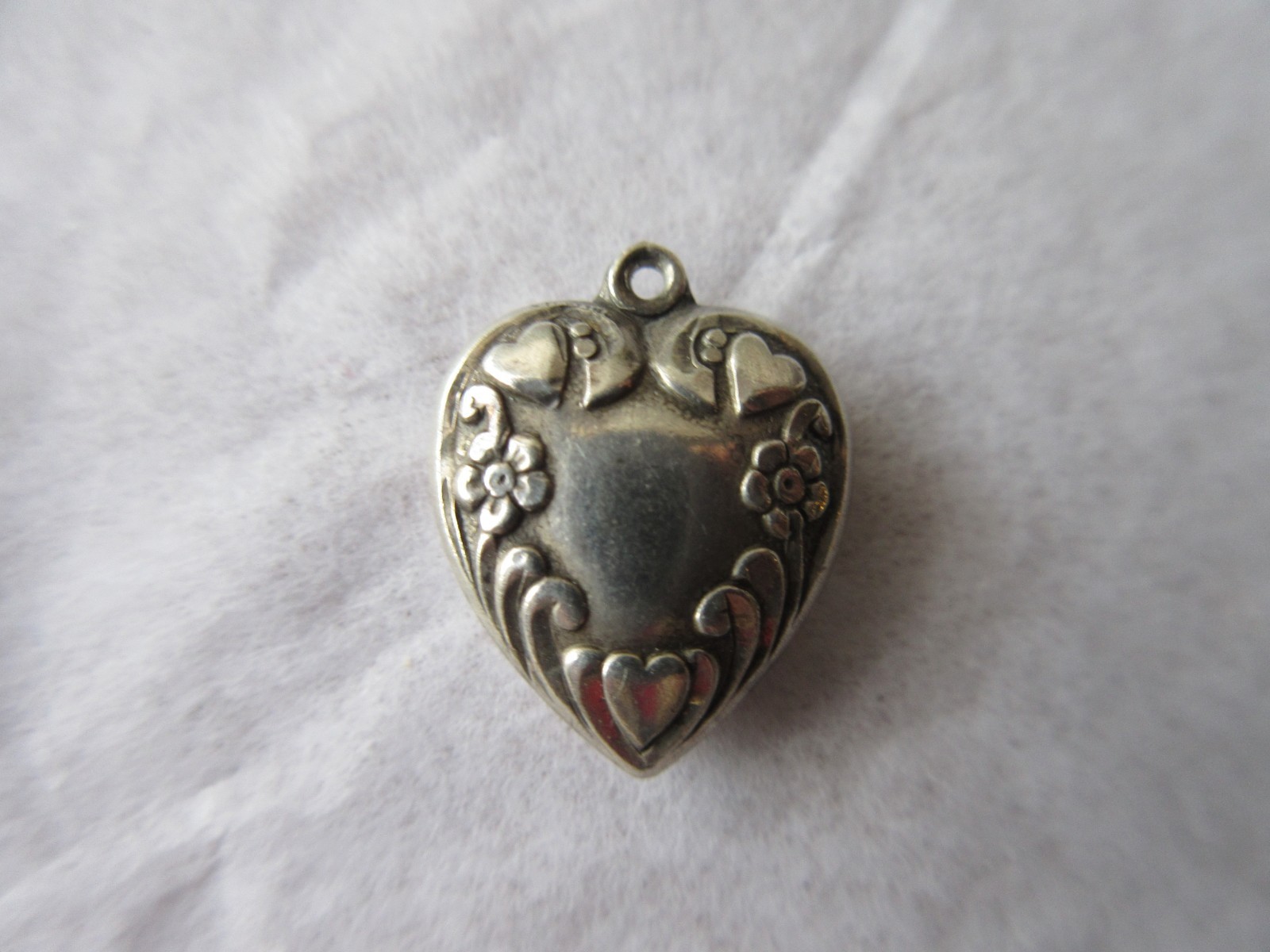 Vintage Sterling Silver Bracelet Charm Puffy Repousse HEART Forget-Me-Nots Mom