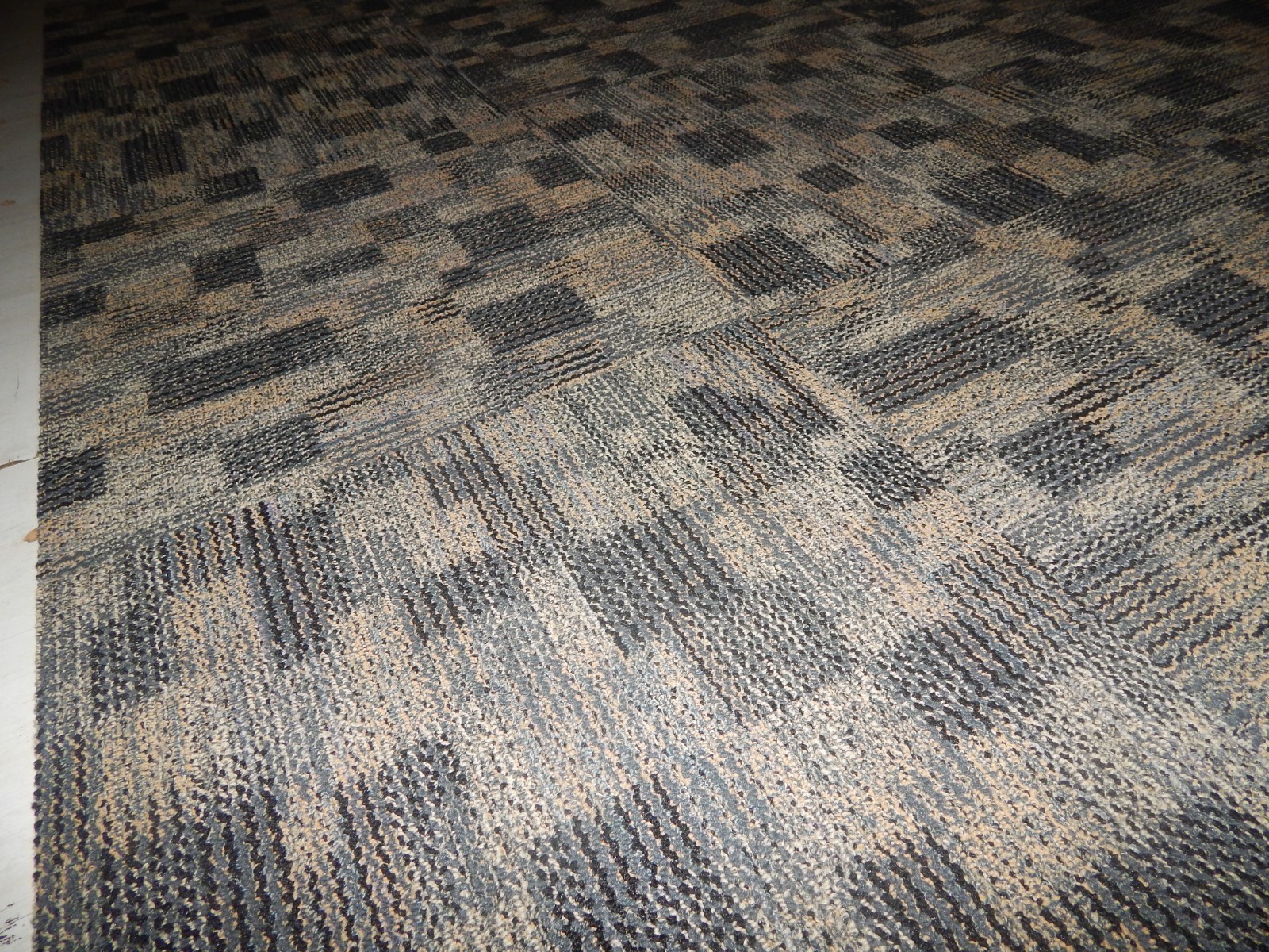 5 BOX  CARPET TILE 360 S/F Commercial Grade 100 % Nylon 24