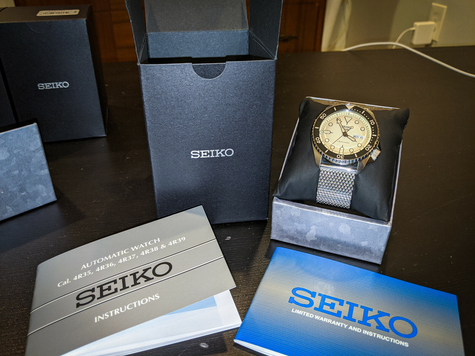 Pre-owned Seiko 5 Sports Beige Men's Watch - Srpd67