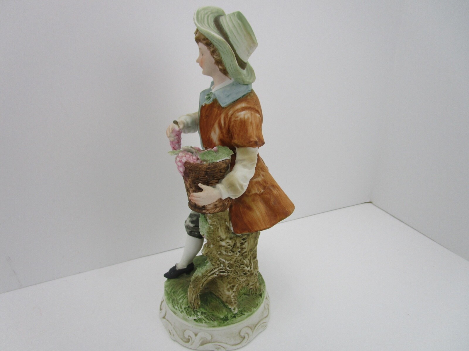 Vintage Napcoware Classic Gallery Collection #8567, Boy With Basket of Grapes 8