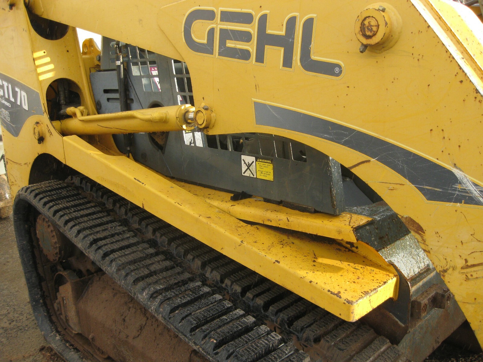 2007 GEHL CTL70 Skidsteer (track loader). 2130 hrs.  ROPS.  aux hyd,.2 speed.