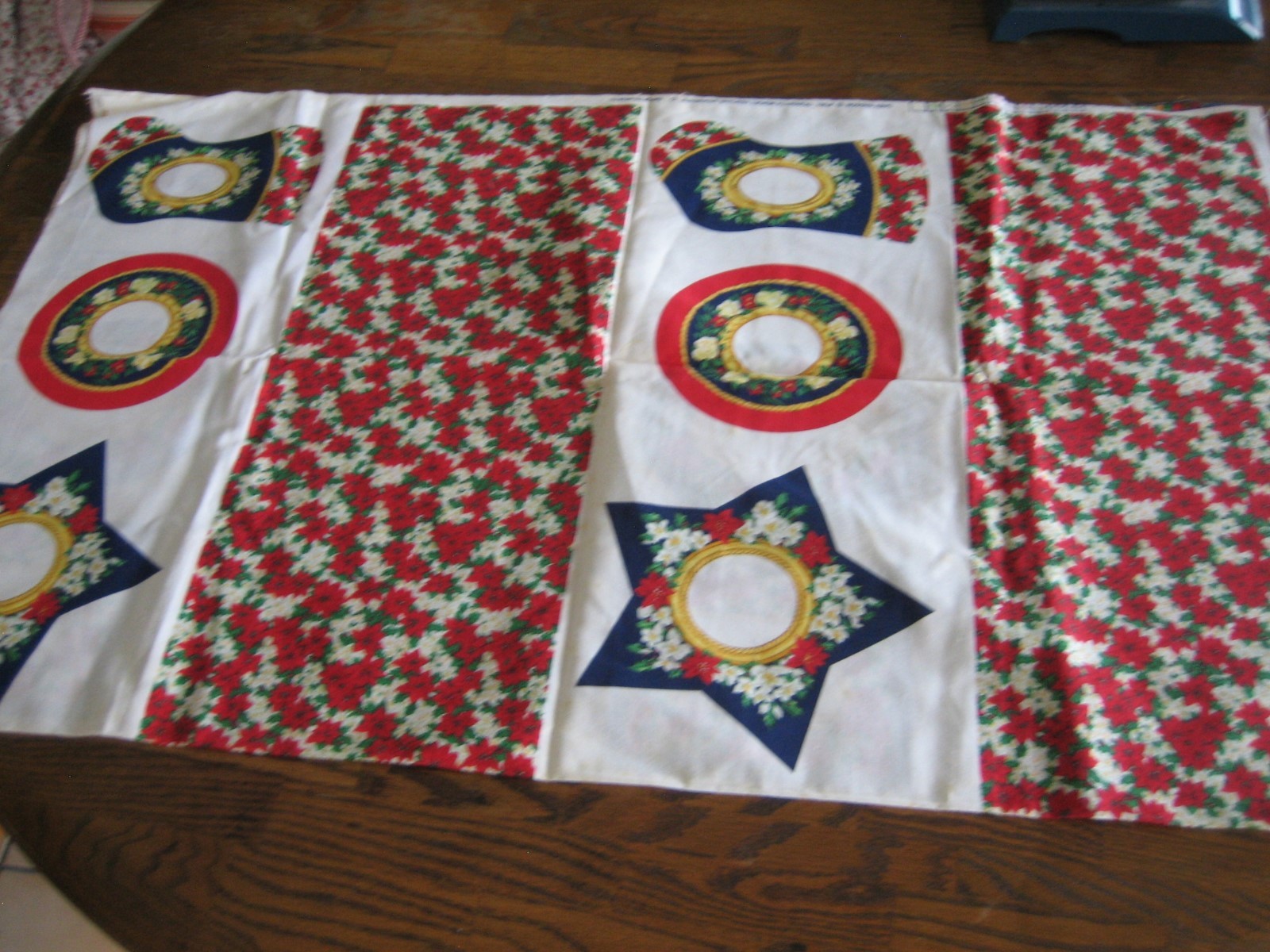 DAISY KINGDOM FABRIC PANEL POINSETTIA MEMORY KEEPSAKE ORNAMENTS 36X44 CHRISTMAS