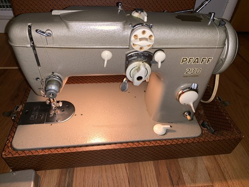VTG Pfaff Model 230 Industrial HEAVY DUTY Sewing Machine With Pedal & Case