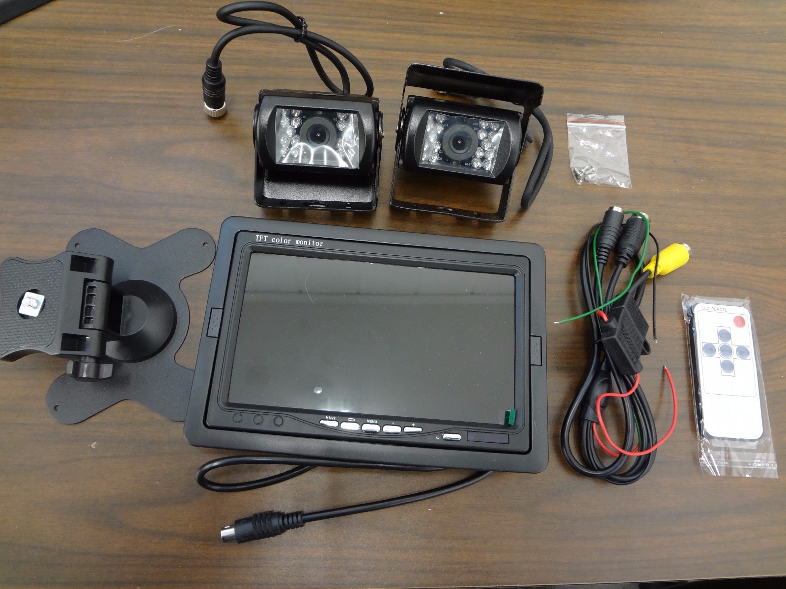 Zeroxclub Backup Camera Wired 7 Inch Monitor with Blind Area Camera (B41)