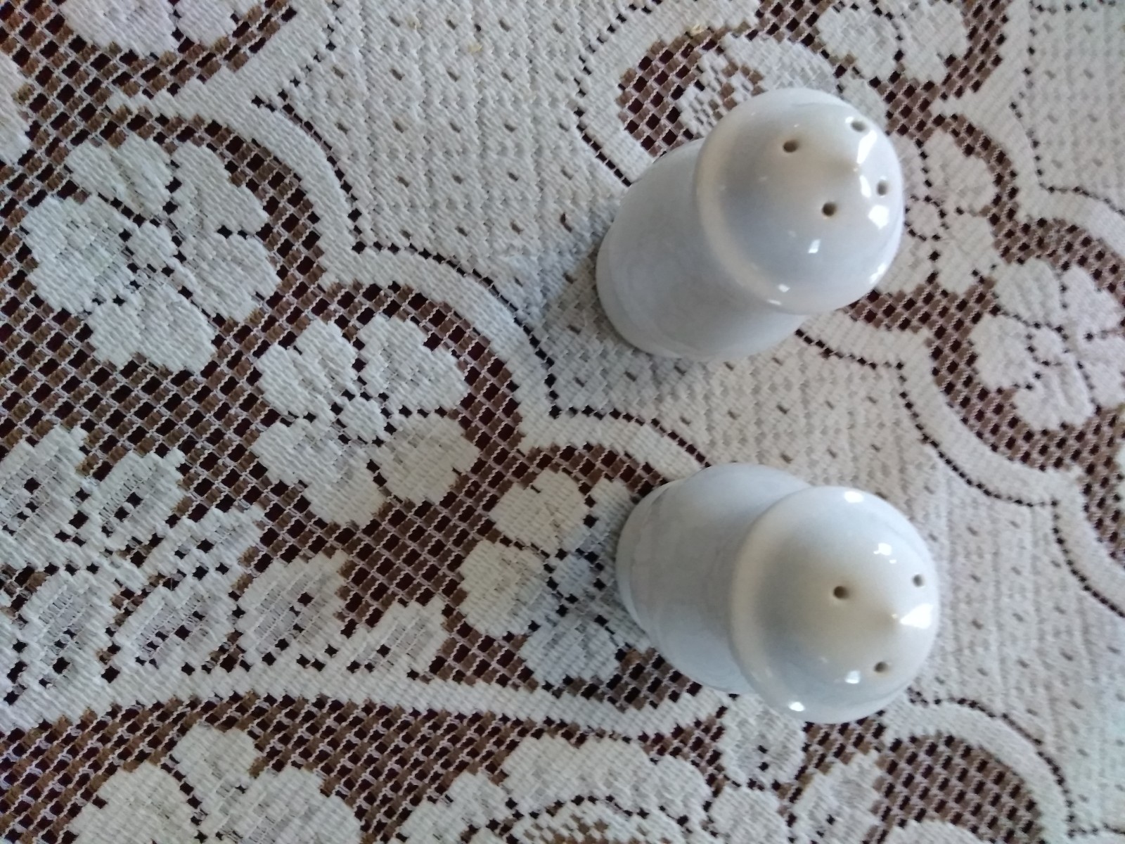 Pfaltzgraff Filigree Salt and Pepper Set stoneware white