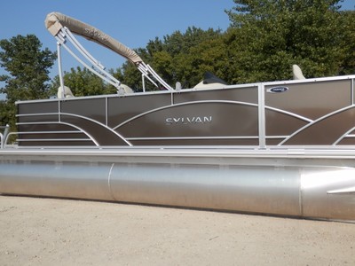 New Sylvan Mirage 4.0 Fishing Pontoon with 40 HP Yamaha Fourstroke Motor