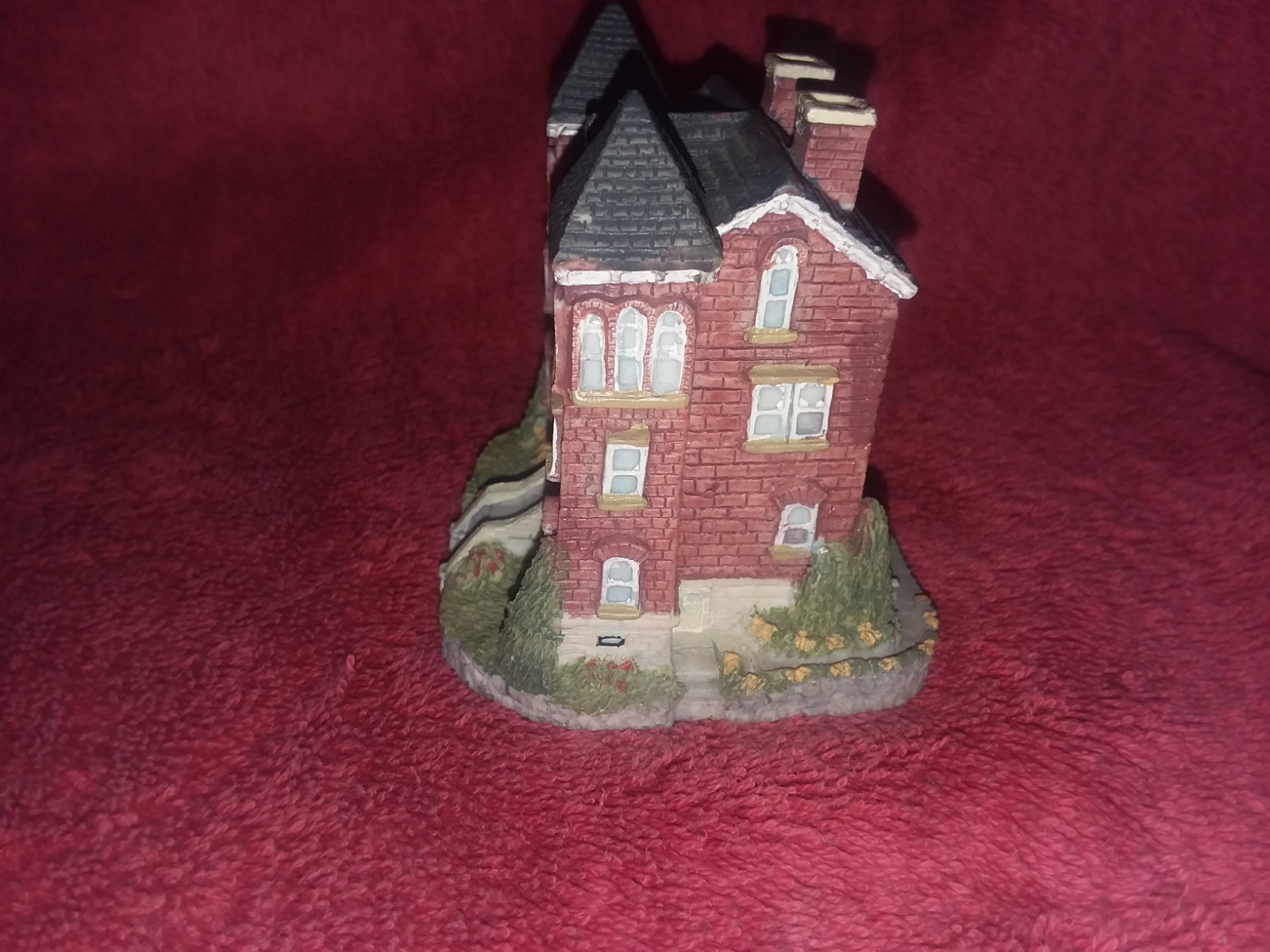 Liberty Falls AH39 Liberty Falls Courthouse 1993 International Resources