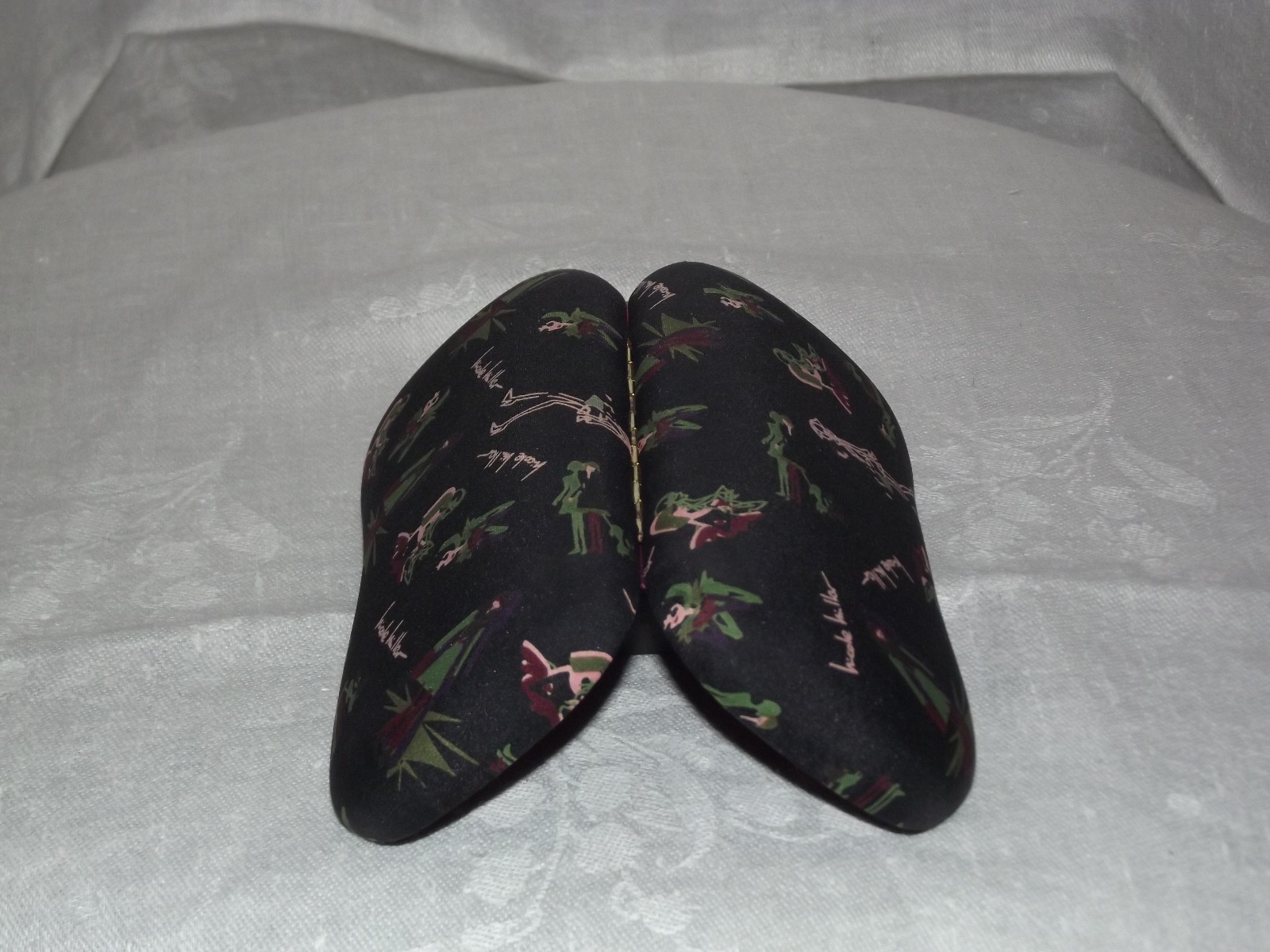 Nicole Miller  Fashion Ladies Fabric Clam Shell Hard Eyeglass Case