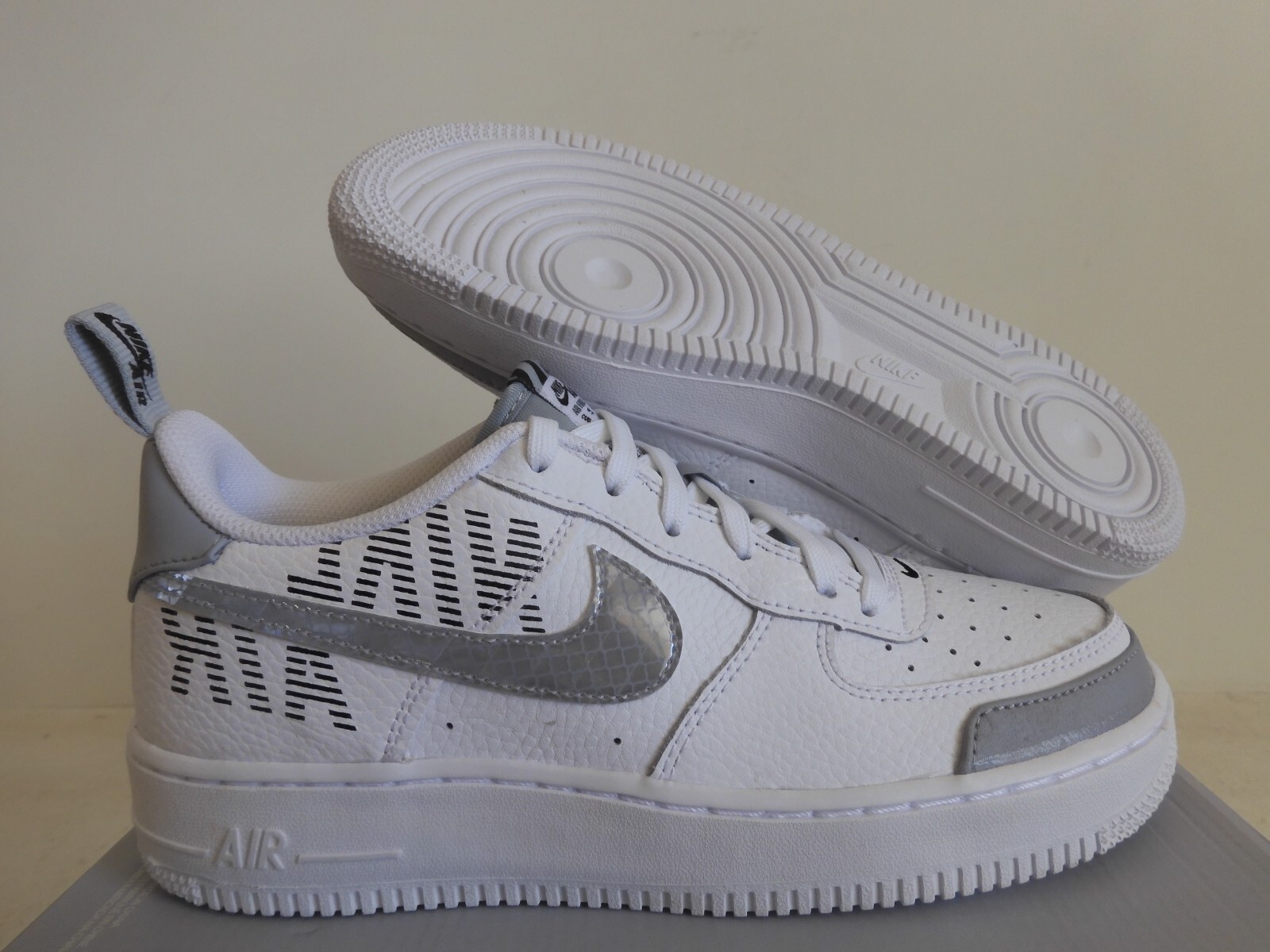 NIKE AIR FORCE 1 LV8 2 (GS) WHITE-WOLF GREY-BLK SZ 7Y-WOMENS