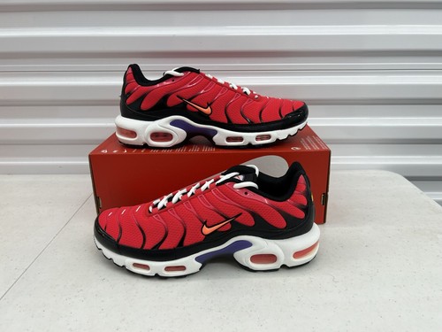 red air maxes plus