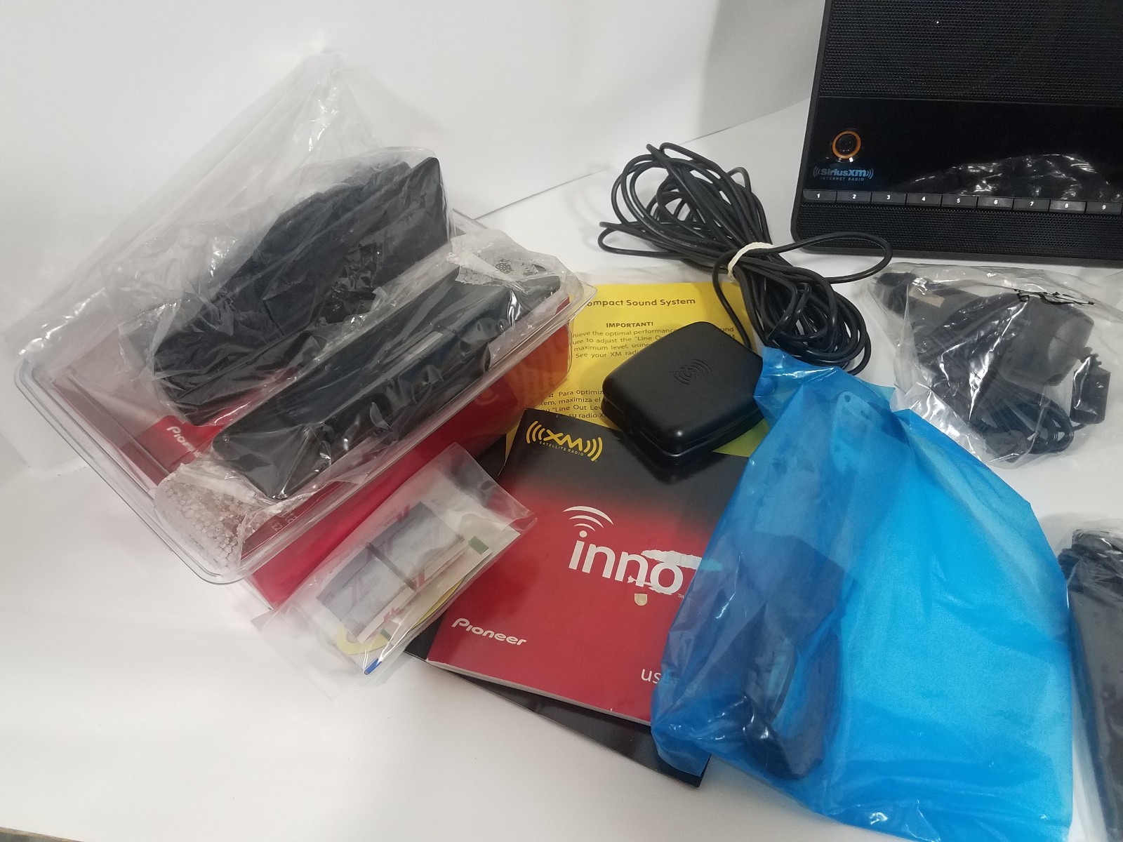 Sirius XM TTR1 Tabletop Internet Satellite Radio Boombox Alarm Clock Radio