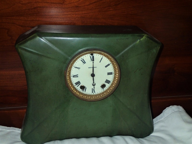 ANTIQUE MATT GREEN HAMPSHIRE POTTERY MANTEL CLOCK SETH THOMAS ROOKWOOD