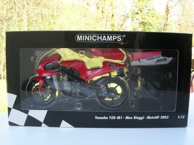 MINICHAMPS 1/12 MOTO GP YAMAHA YZR M1 Max BIAGGI MOTO GP 2002 122026303