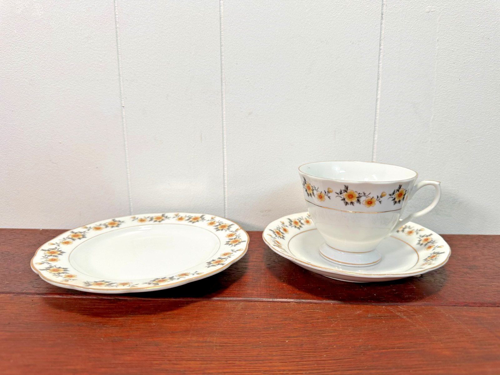 Yong Sheng Chinaware Cup, Saucer and Dessert Plate