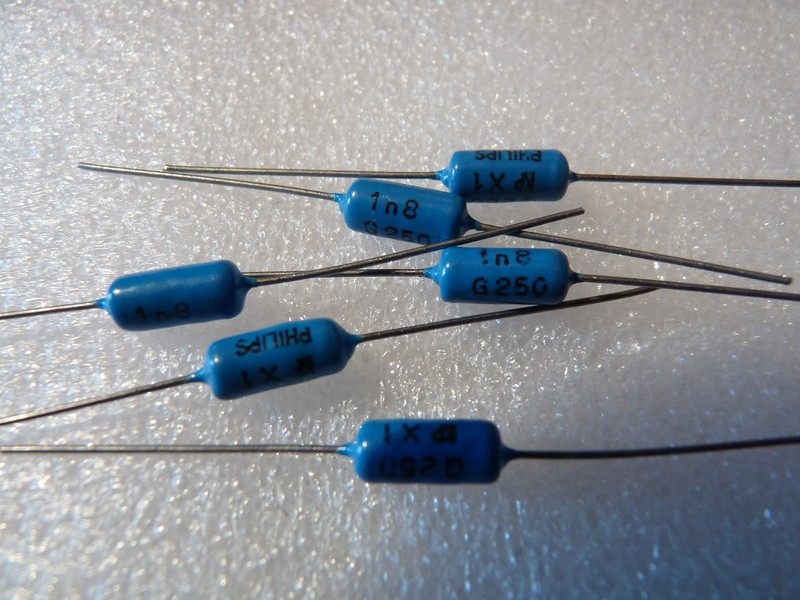 2 Condensateurs Axial 1800pf 1,8nf 250v 2% Philips Kp