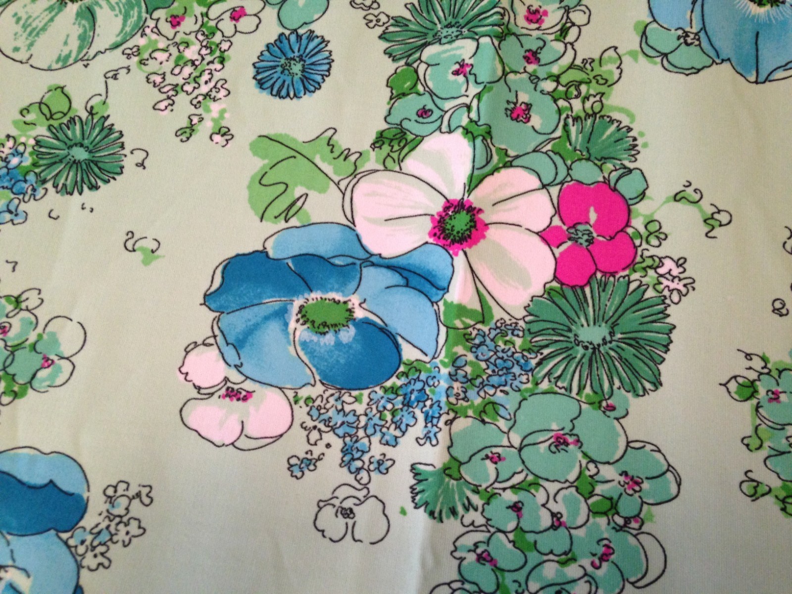 Vtg 60s Floral flower power Poly Quilting Craft Apparel Fabric loomskill 60 x 66