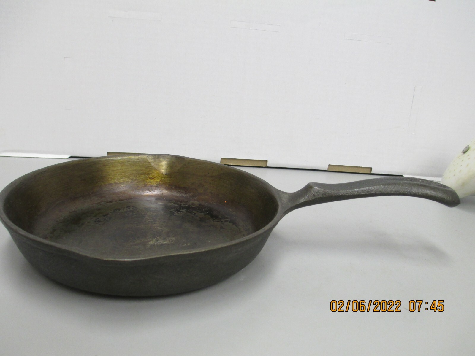 VINTAGE WAGNER'S 1891 CAST IRON 8 INCH SKILLET, U.S.A. VINTAGE WAGNER'S 1891 CAST IRON 8 INCH SKILLET, U.S.A.