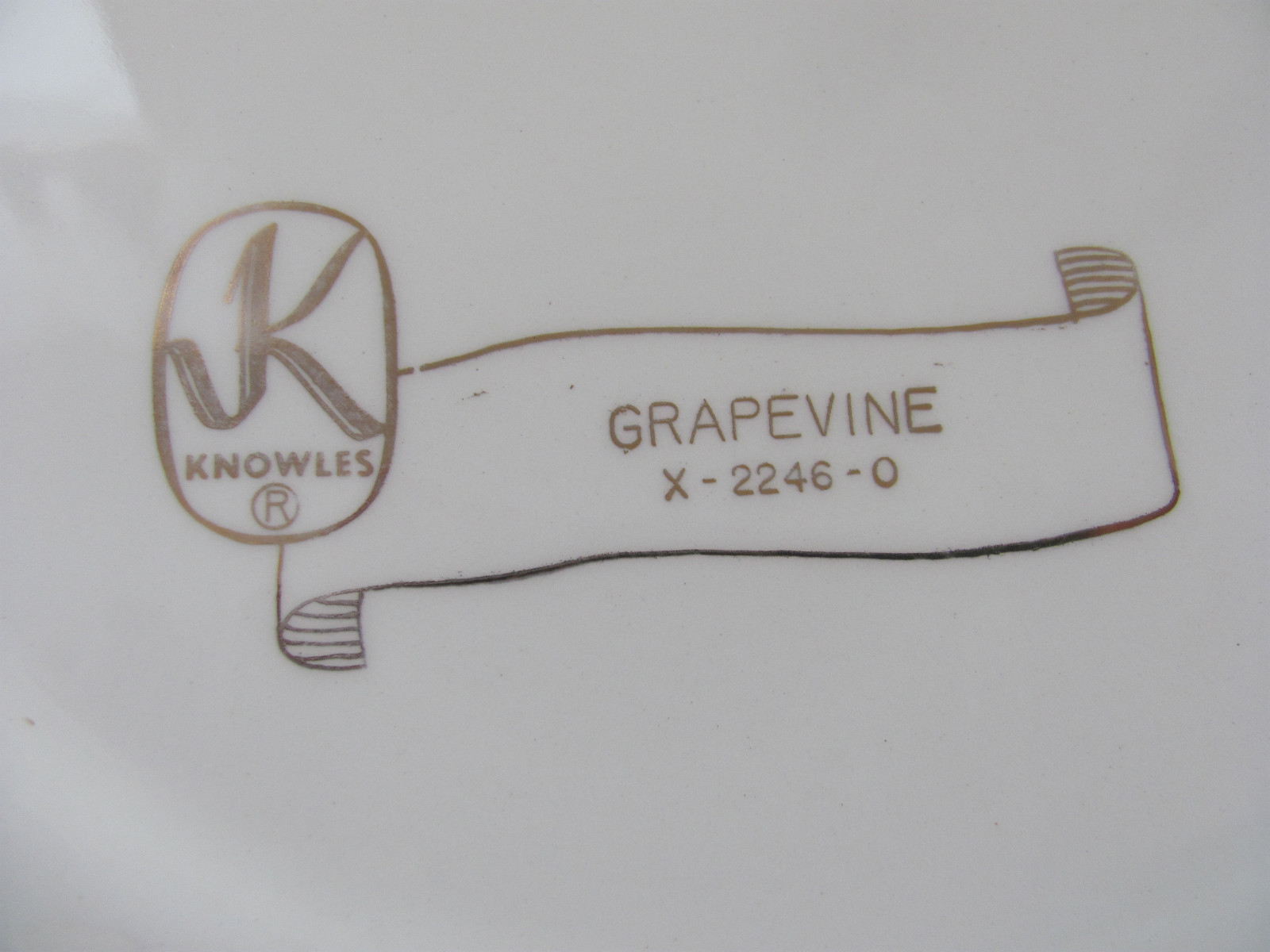 EDWIN KNOWLE'S DINNER PLATE GRAPEVINE PATTERN