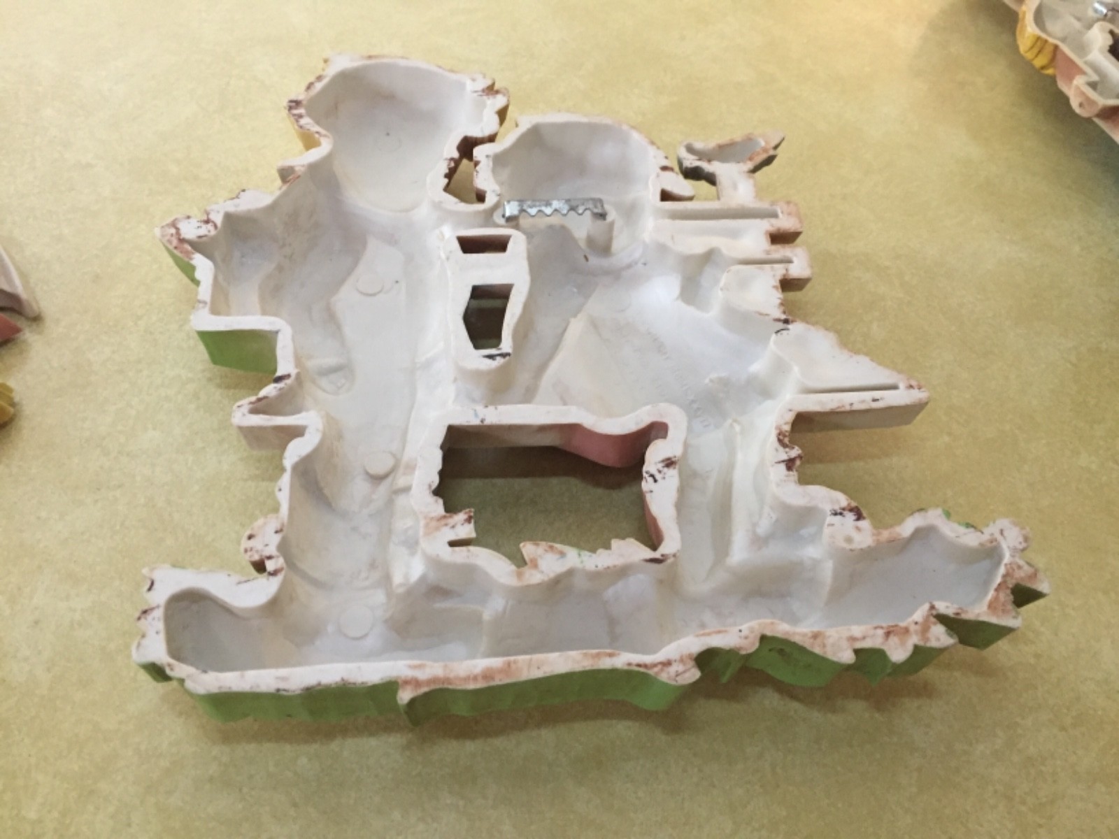 VTG 1977 HOMCO DART BOY GIRL FIGURE BIRD UMBRELLA SPRING SHOWERS WALL PLAQUE SET