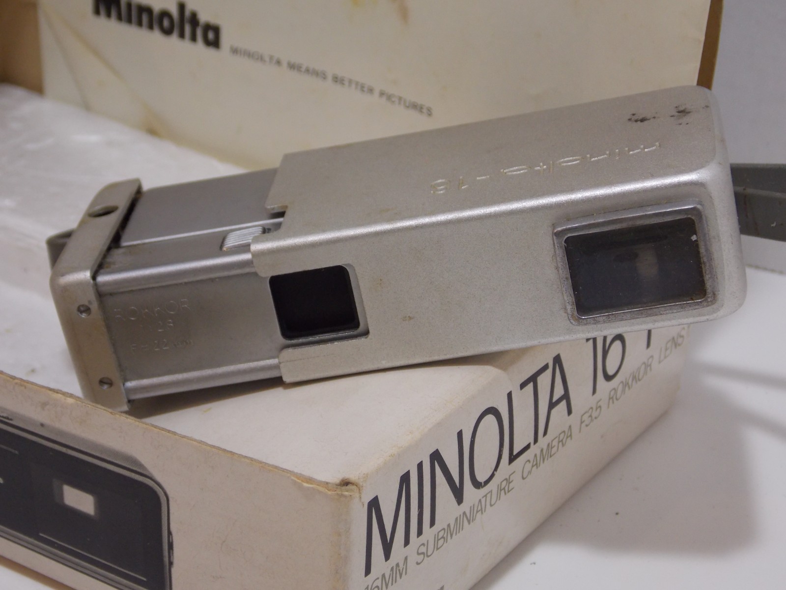 Vintage Minolta 16 Model P with Rokkor Lens Camera Metal-Body With Box
