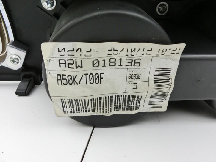 Kia Ceed JD 12-15 Träger für Mittelkonsole Becherhalter Kia Ceed JD 12-15 28.03.2013 84616A2000WK A2W018136 gebraucht Vorschau 5