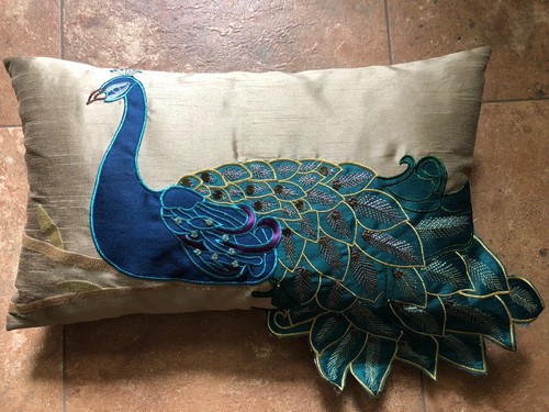 NWOT Thro by Marlo Lorenz 4183 Fancy Peacock 12 x 20 Inch Pillow Multicolor