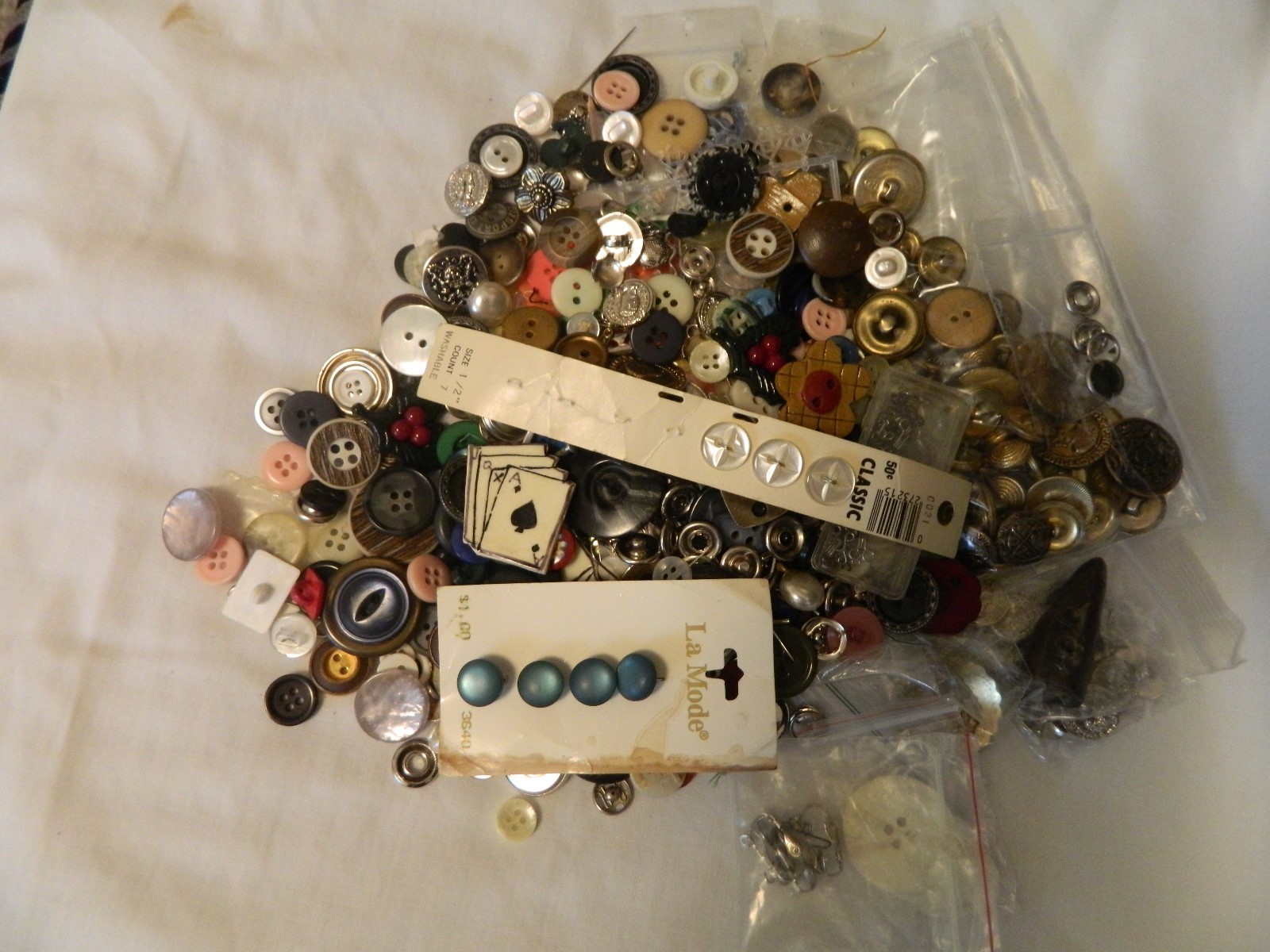BUTTONS     CONTENTS OF BUTTON BOX ACCUMULATED OVER PAST 50 YEARS. SOME OLD