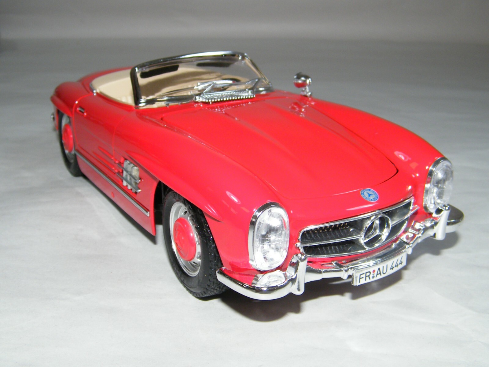BURAGO MERCEDES BENZ 300SL RED 1:18 1/18 SCALE CONVERTIBLE BURAGO MERCEDES BENZ 300SL RED 1:18 1/18 SCALE CONVERTIBLE