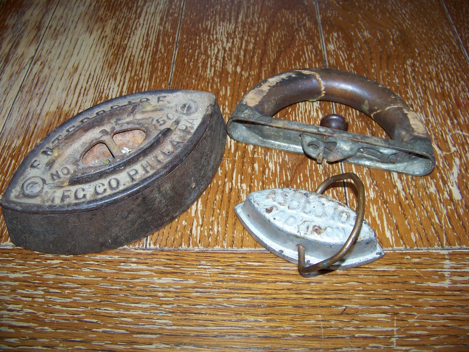 Antique Enterprise Mfg Co No. 50 Cast Iron w/Removable Handle, Asbestos Sad Iron