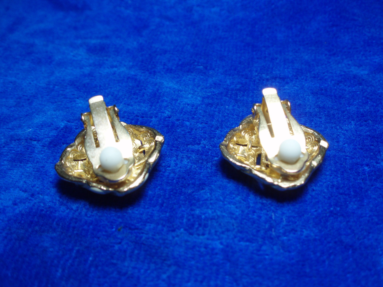 Cream & Gold Toned Square Basket Weave Clip On Earrings