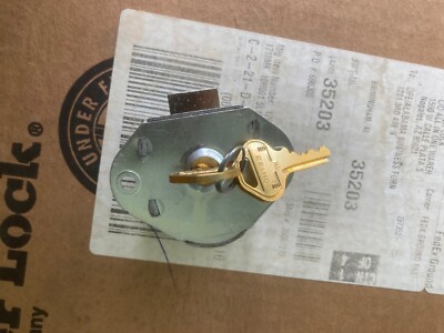 Master Lock Keyed LOCKER LOCK with 2 Keys - Model 1710 MK - Brand New