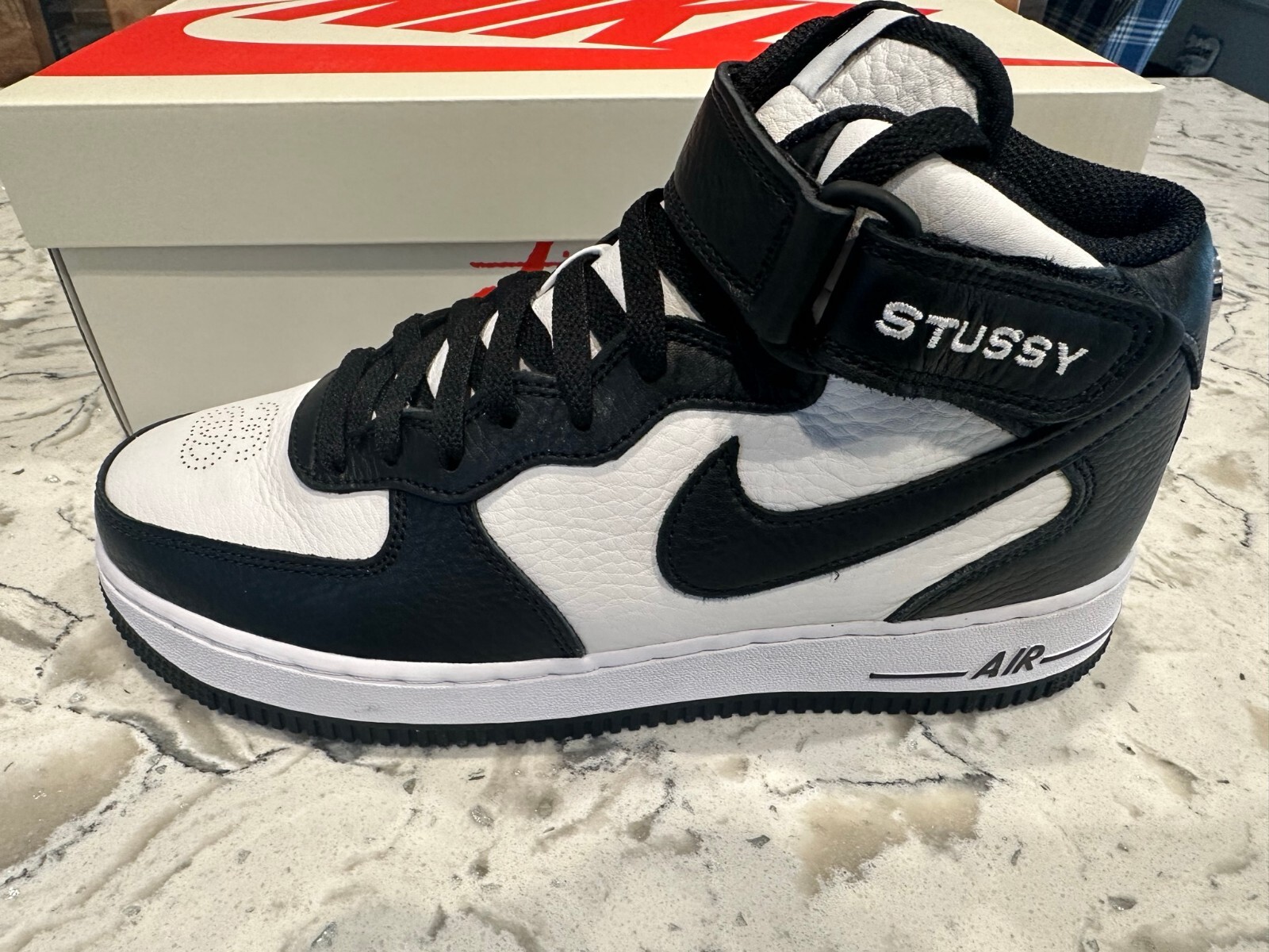 靴 NIKE AIR FORCE 1 Mid white/Black Amazon.com | Nike Air Force 1 FB1374-101 Shoes Summit White