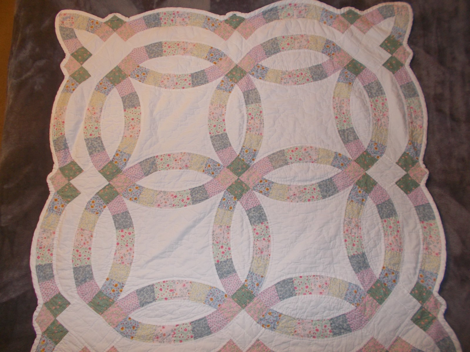 Double Wedding Ring Baby Quilt or Wall Hanging 40