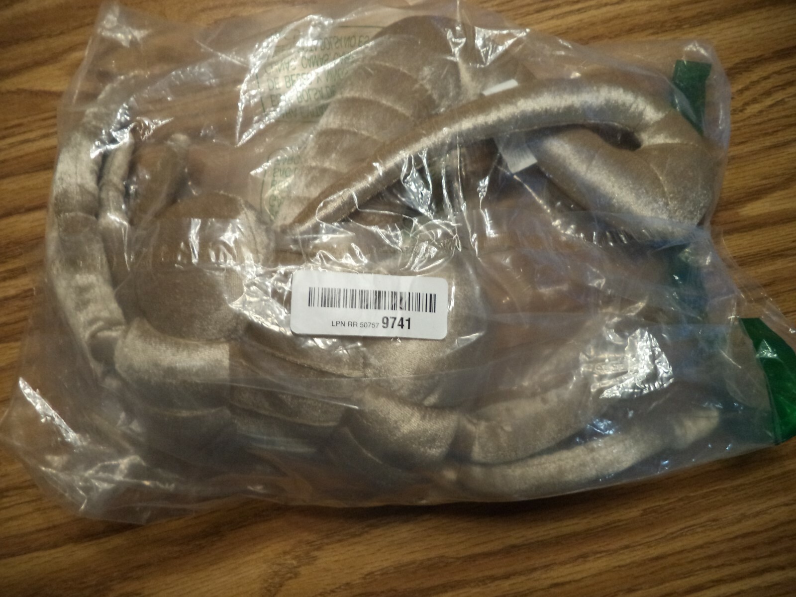 Alien Facehugger Plush Toy With Poseable Fingers By Think Geek