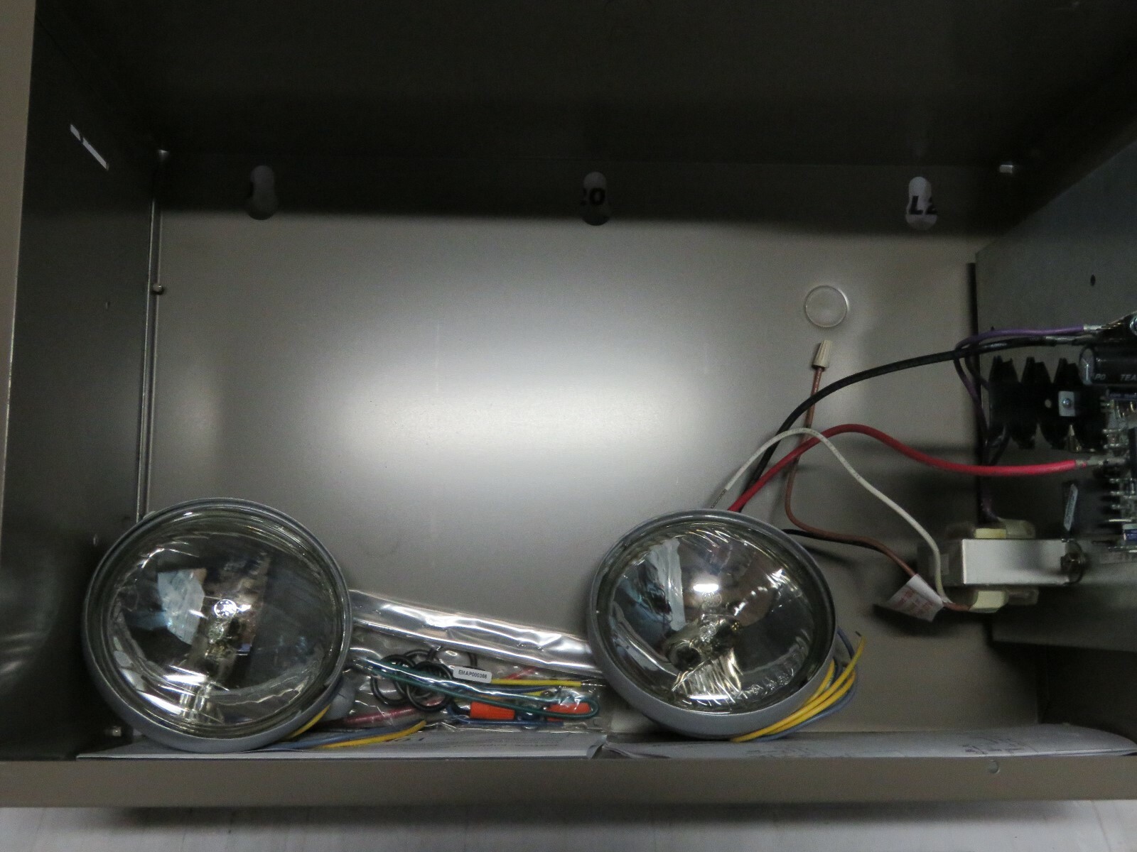 LITHONIA ELT125 LB MT H5012 EMERGENCY LIGHTING UNIT 125W NEW IN BOX