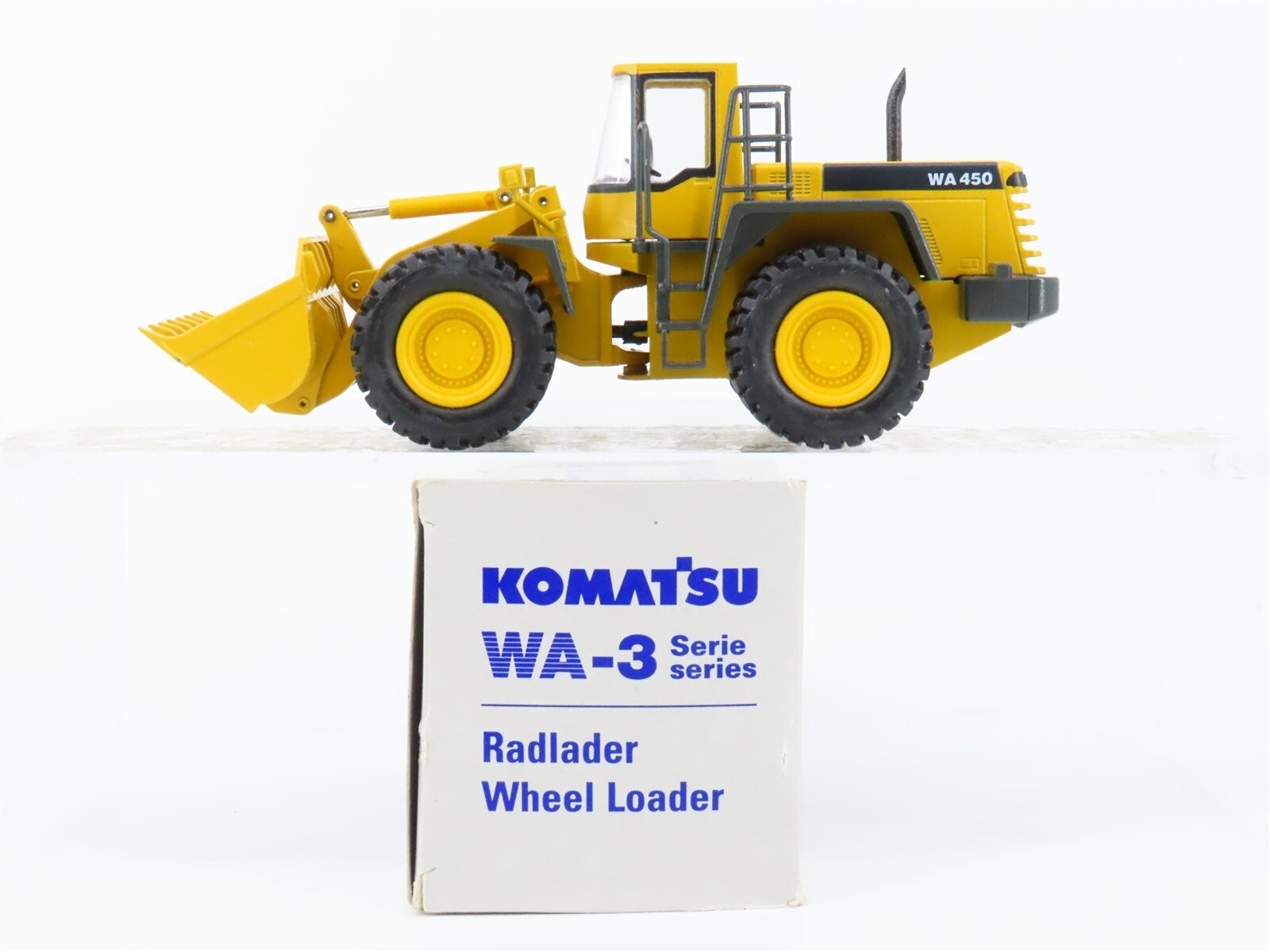 Komatsu WA 250-6 ミニカー 1/50 Conrad Komatsu WA 250 PT 5 Wheel Loader - 2440