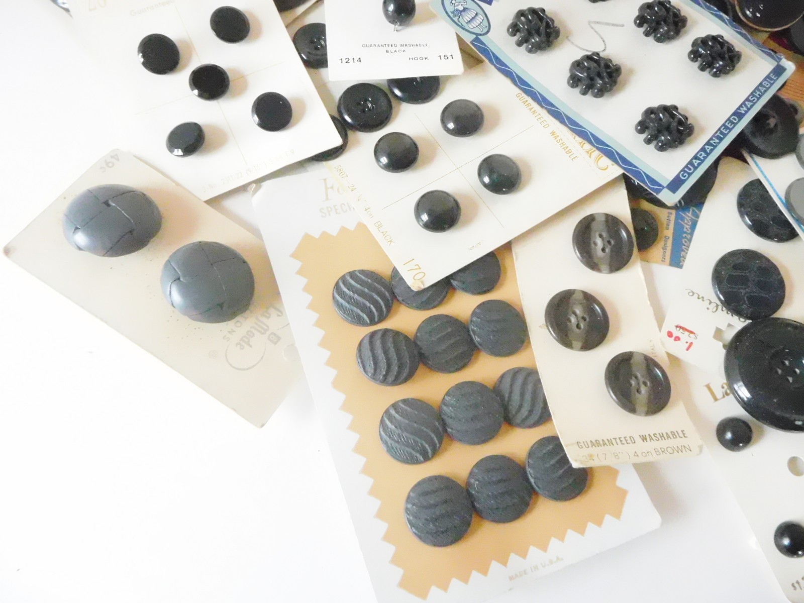 VINTAGE NEW UNUSED LOT OF 100+  GREY TO BLUES ASST. BUTTONS - MOST ON CARDS