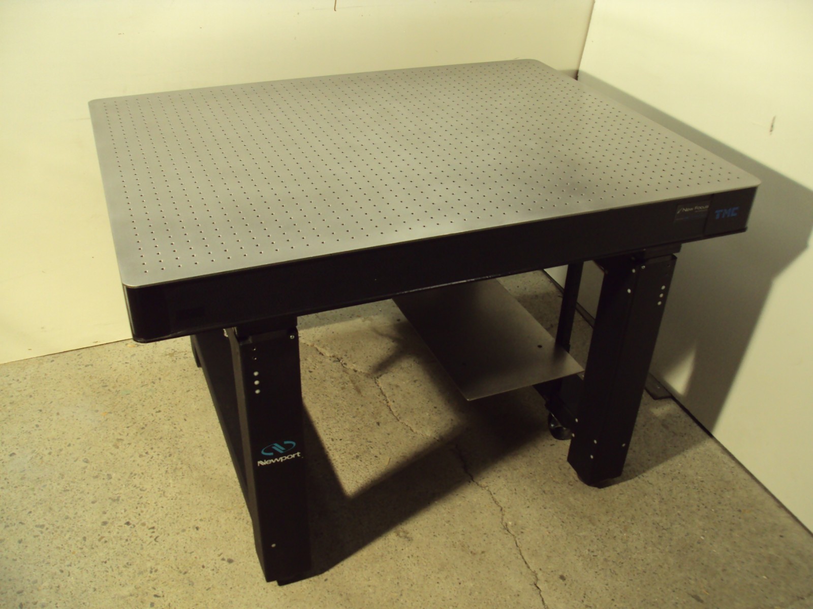 TESTED TMC NEW FOCUS OPTICAL TABLE, NEWPORT ISOLATION BENCH CASTERS & SHELF
