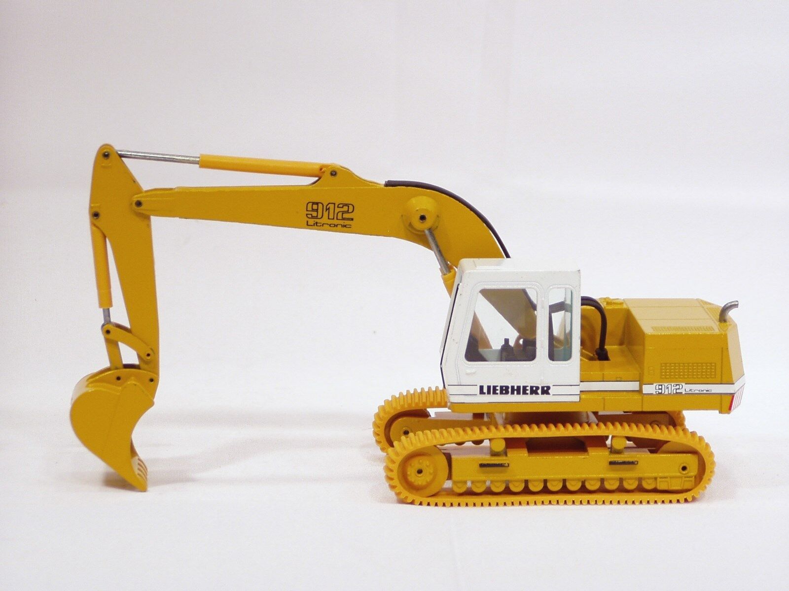 Liebherr 912 Excavator - 1/50 - Conrad #2829 - N.Mint - No