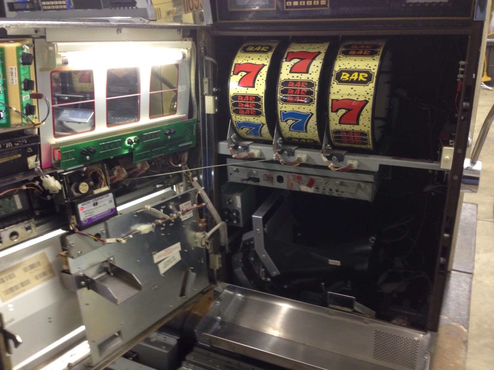 Bally 6000 Double Dragon progressive SLOT MACHINE